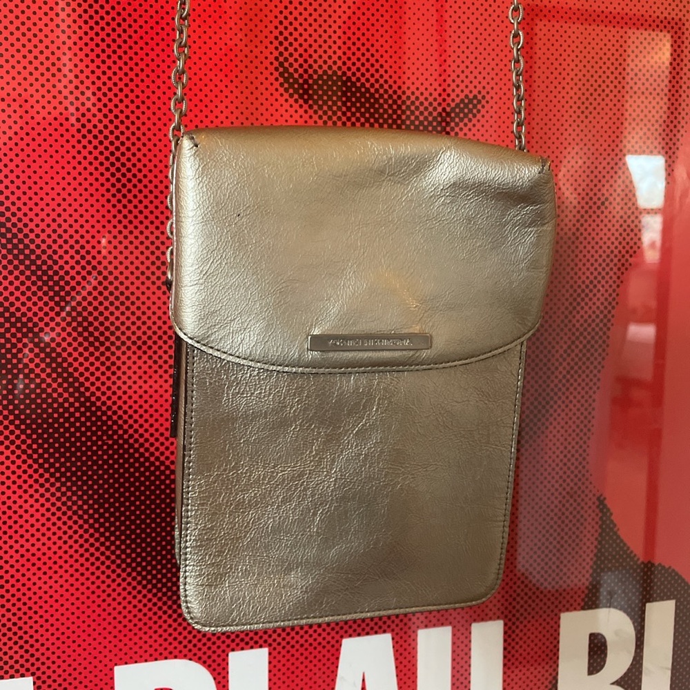 YOSHIKI HISHINUMA Metallic Leather Silver Chain Purse